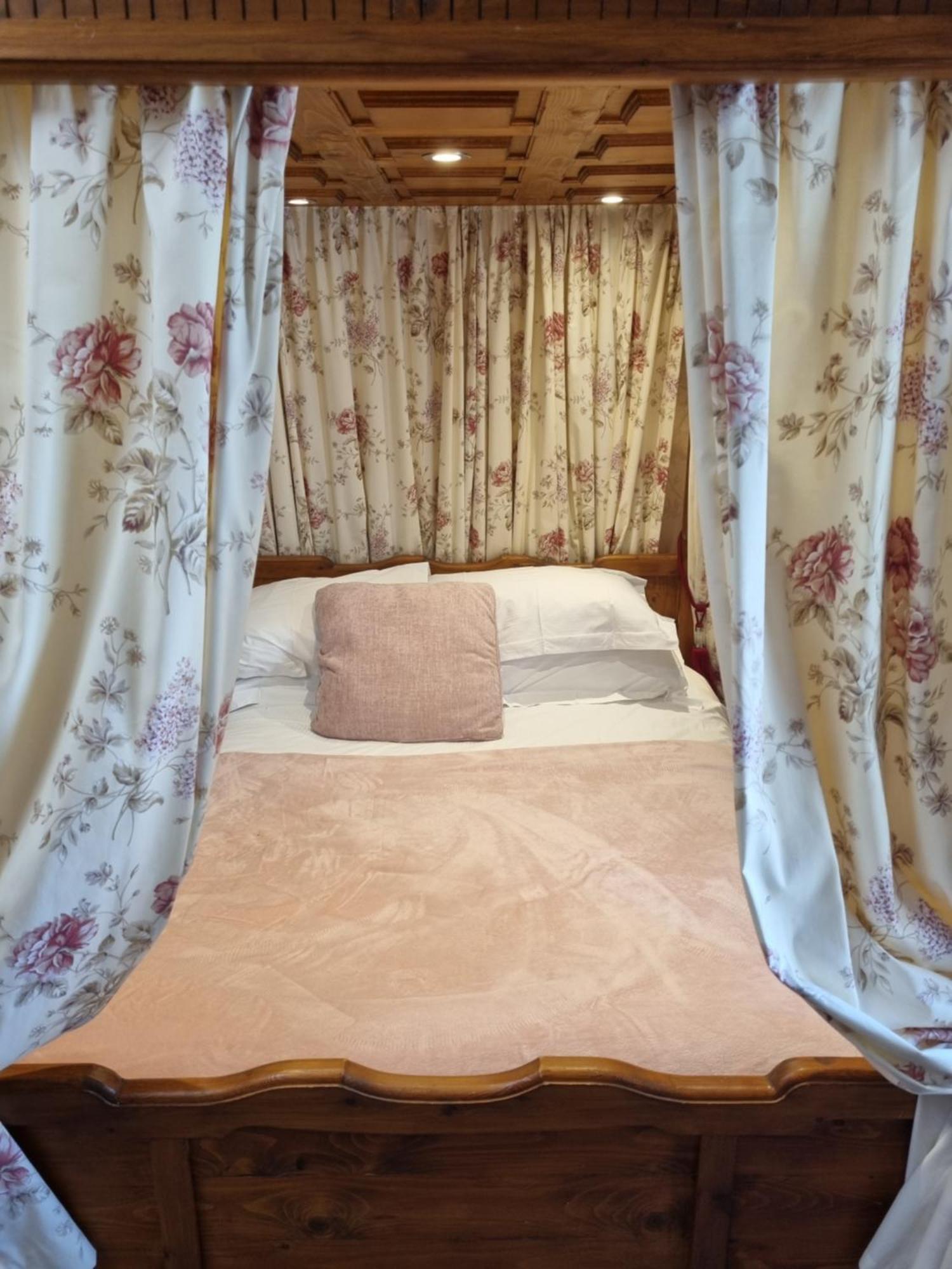 Virginia Cottage Guest House Bowness-on-Windermere Bagian luar foto